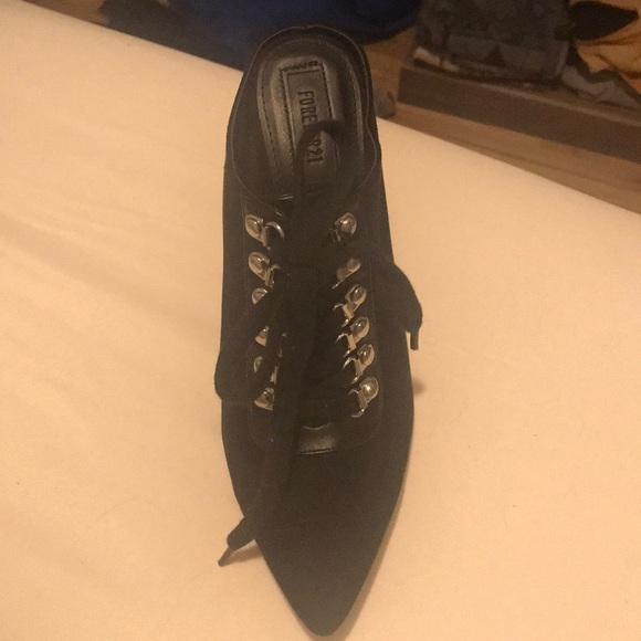 Shoes - Picture 2 of 4